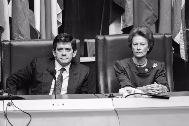 Foto 1: Enrique BARON CRESPO and HRH Princess JOSEPHINE CHARLOTTE of Belgium on the 22nd of November 1990 in Strasbourg