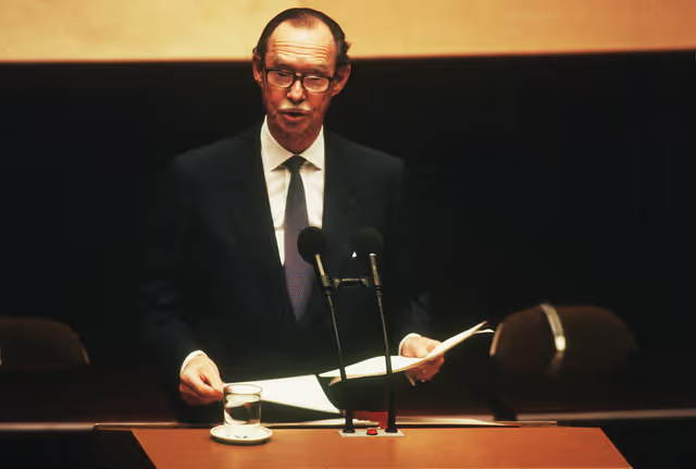 Foto 4: The Grand Duke and the Grand Duchess of Luxembourg make an official visit to the EP in Strasbourg in November 1990
