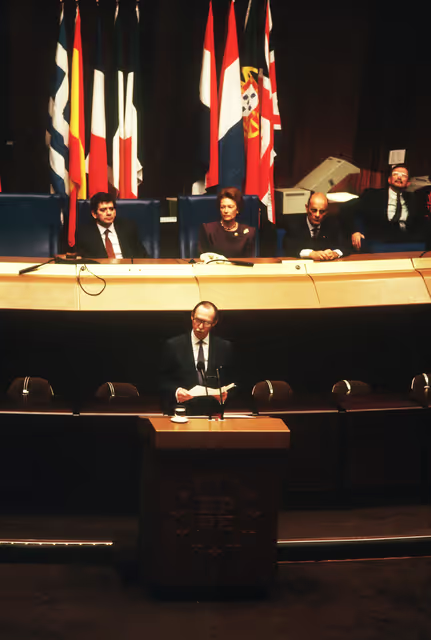 Foto 13: The Grand Duke and the Grand Duchess of Luxembourg make an official visit to the EP in Strasbourg in November 1990