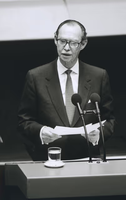 Foto 9: The Grand Duke and the Grand Duchess of Luxembourg make an official visit to the EP in Strasbourg in November 1990