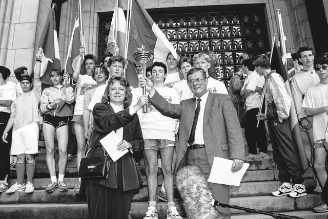 Fotografia 5: Young people taking part in the  Peace Run  in Brussels