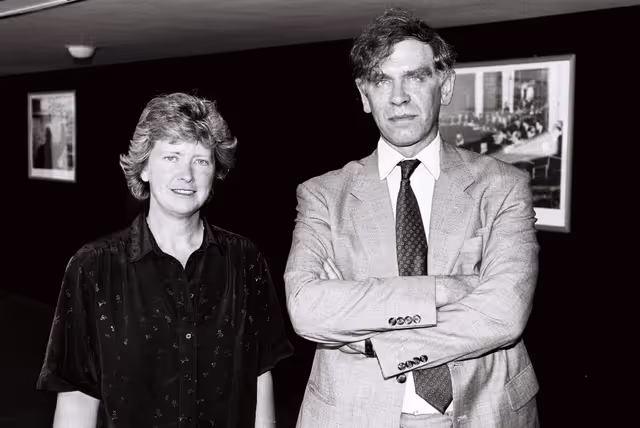 Foto 1: The 1990 Sakharov Prize is awarded to Aung San Suu Kyi who is represented to receive the prize by her son Kim and her husband Michael ARIS