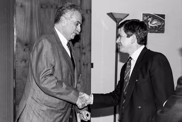 Foto 29: The EP President meets with the Moroccan dissident Abraham SARFATY.