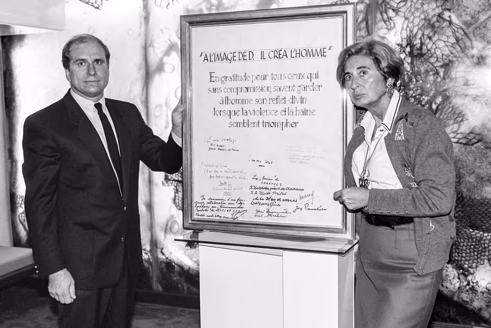 Award of a commemorative diploma.