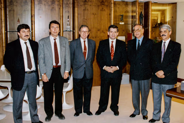 Foto 14: EP President meets with guests at the EP in Strabourg, in october 1991