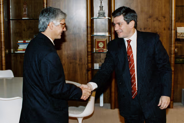 Foto 13: EP President meets with guests at the EP in Strabourg, in october 1991