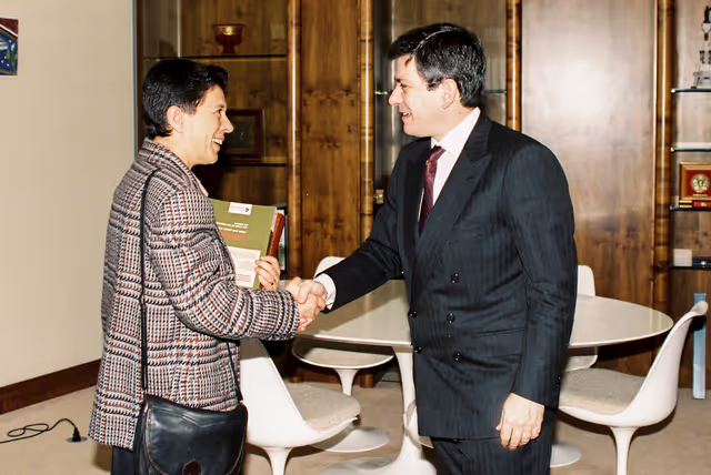 Foto 20: EP President meets with guests at the EP in Strasbourg, in October 1991