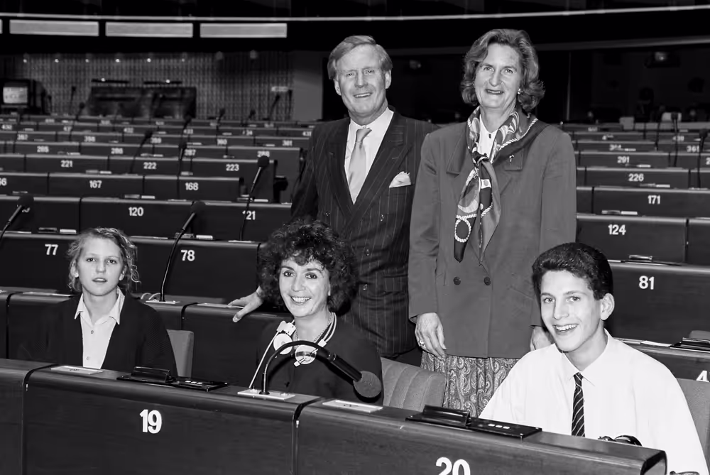Brian CASSIDY with a group of students at the EP in Strasburg in October 1991