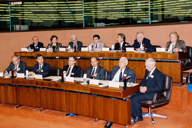 Foto 33: Meeting with the EP President at the EP in Strasbourg in October 1991
