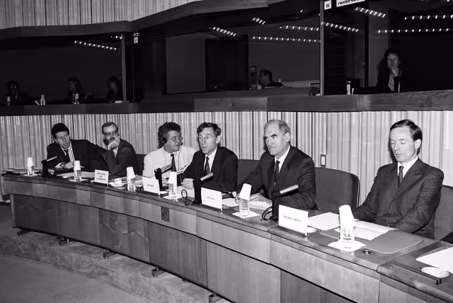 Foto 28: Meeting with a delegation from the House of Commons of the UK, in October 1991.