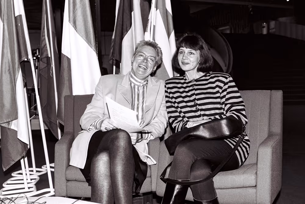 Magdalene HOFF with a guest at the EP in Strasbourg in October 1991