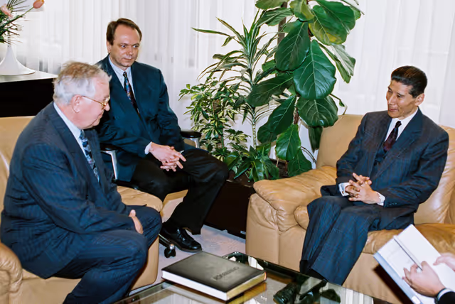 Fotografie 32: Egon KLEPSCH - EP President meets with TOMIHIKO KOBAYASHI Japan Ambassador