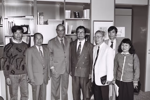 Fotografie 2: Enrico VINCI, EP Secretary General and visitors in Strasbourg on July 8, 1992.