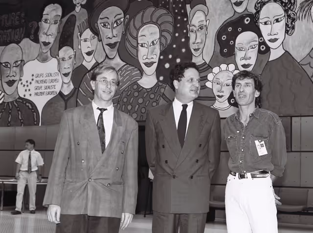 Fotografie 12: The MEP Jean-Pierre COT and artist Georges Pasquier in Strasbourg in July 1992.