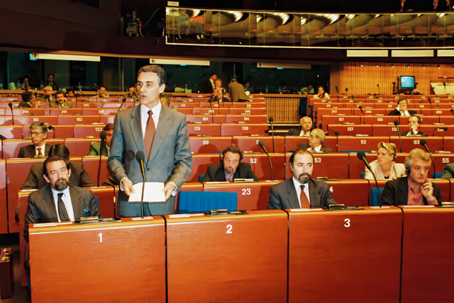 Foto 3: Joao de Deus PINHEIRO, Portuguese Foreign Affairs Minister,  Anibal Cavacao SILVA, Portuguese Prime Minister during a plenary session in Strasbourg in July 1992.