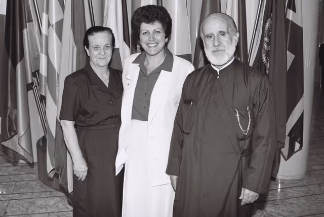 Fotografie 15: The MEP Pauline GREEN and visitors in Strasbourg in July 1992.