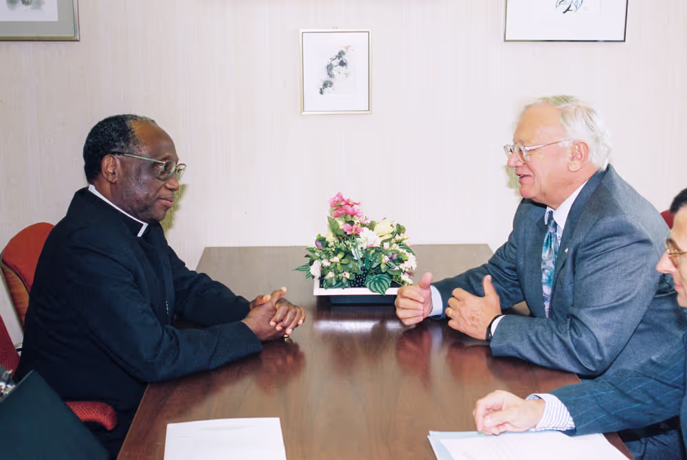 EP Vice-President Nicolas ESTGEN meets with an African priester in Strasbourg