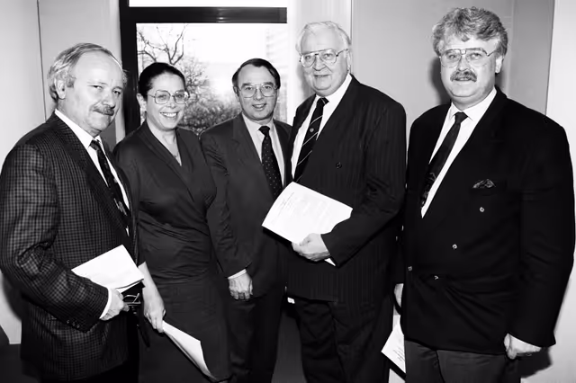 Fotagrafa 12: EP President Egon KLEPSCH meets with Winfried MENRAD, Martine BURON, Raphael CHANTERIE and Elmar BROK at the European Parliament.