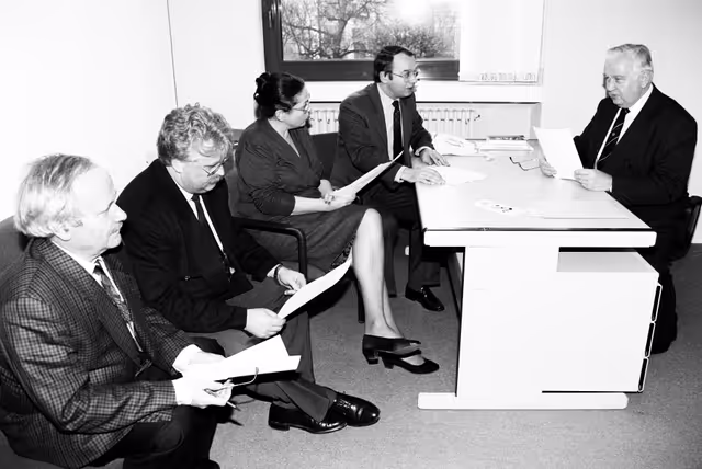 Fotagrafa 13: EP President Egon KLEPSCH meets with Winfried MENRAD, Martine BURON, Raphael CHANTERIE and Elmar BROK at the European Parliament.