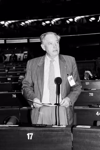 Fotografia 5: Erik HOFFMAYER, President of the Committee of Gouvermens of Central Bank in a plenary session at the European Parliament.