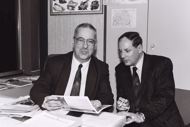 Suriet 2: MEP Lyndon HARRISON with his assistants