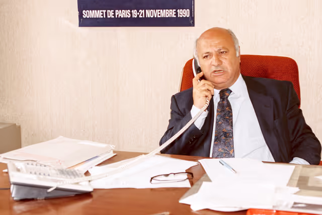Fotografia 25: Mep Georgios ROMEOS in his office at the EP in Strasbourg