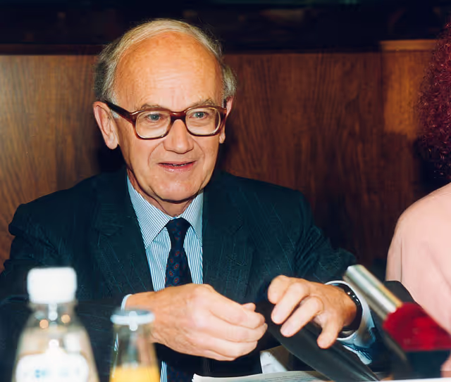 Φωτογραφία 3: ECON Committee - Exchange of views with the first President of the European Monetary Institute