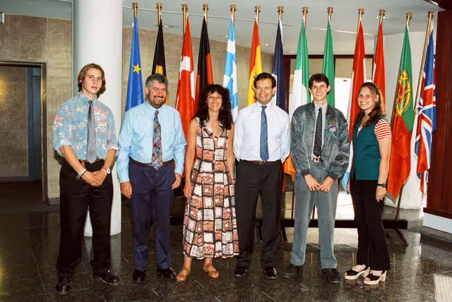 Fotografija 11: MEP James ELLES meets with guests