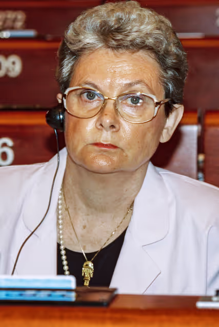Nuotrauka 32: MEP Janine CAYET during the plenary session at the EP in Strasbourg