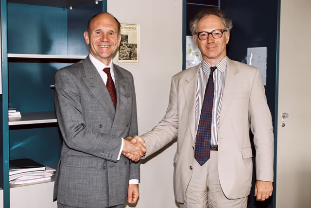 Fotografija 8: MEP Christopher PROUT meets with a guest