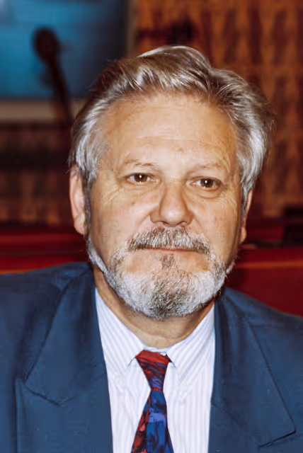 Nuotrauka 42: MEP Lode J.C. VAN OUTRIVE during the plenary session at the EP in Strasbourg