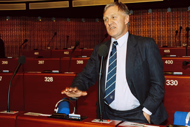 Nuotrauka 20: MEP Hugh R. McMAHON during the plenary session at the EP in Strasbourg