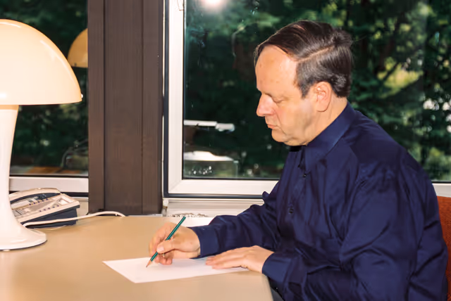 Fotografija 43: Portrait of MEP Herman VERBEEK in his office in Strasbourg