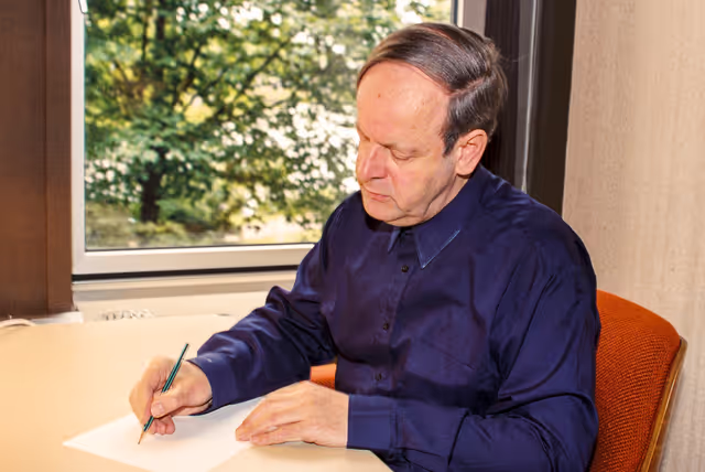 Fotografija 42: Portrait of MEP Herman VERBEEK in his office in Strasbourg