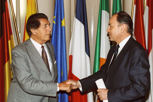 Fotografija 7: MEP Christopher M. JACKSON meets with a guest