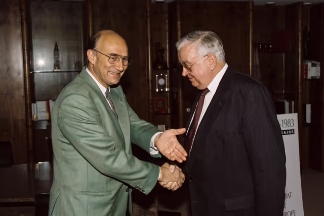 Foto 34: EP President - Egon KLEPSCH meets with MEP Manuel GARCIA AMIGO