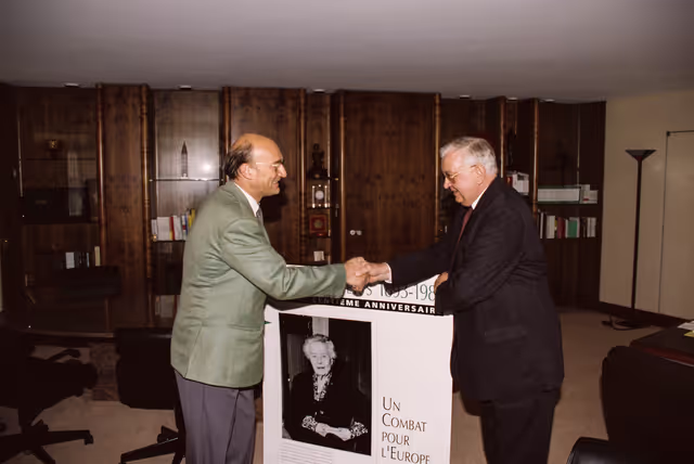 Foto 30: EP President - Egon KLEPSCH meets with MEP Manuel GARCIA AMIGO