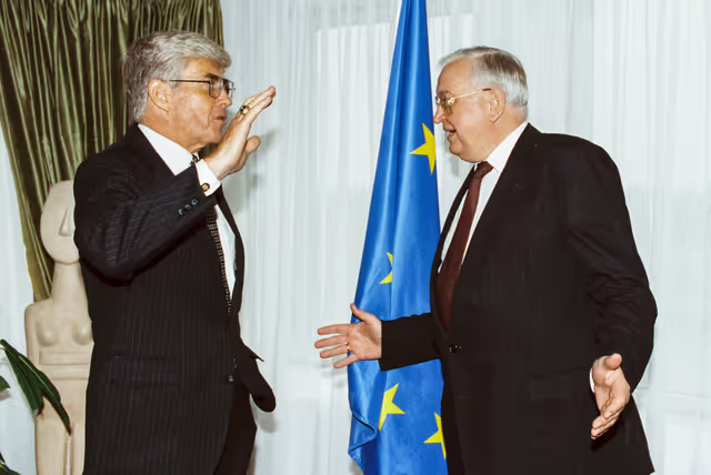 Foto 5: Egon KLEPSCH - EP President meets with a guest