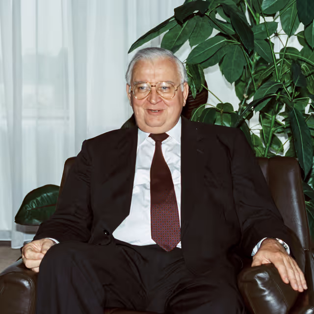 Foto 3: Egon KLEPSCH - EP President meets with a guest