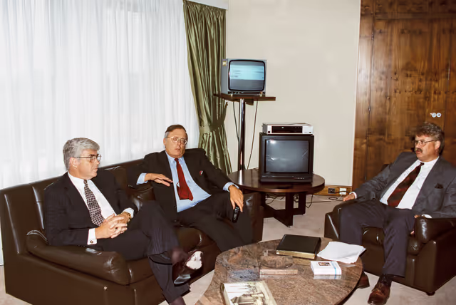 Foto 4: Egon KLEPSCH - EP President meets with a guest