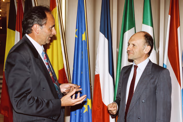 Fotografija 18: MEP Sir Christopher J. PROUT meets with guests