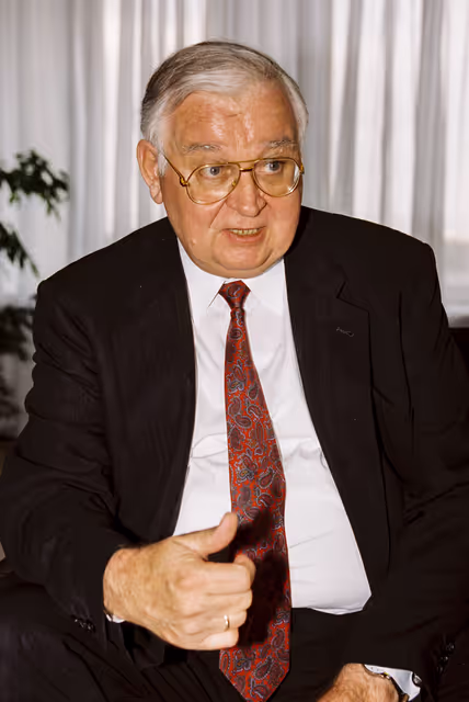 Foto 6: Egon KLEPSCH - EP President meets with a guest