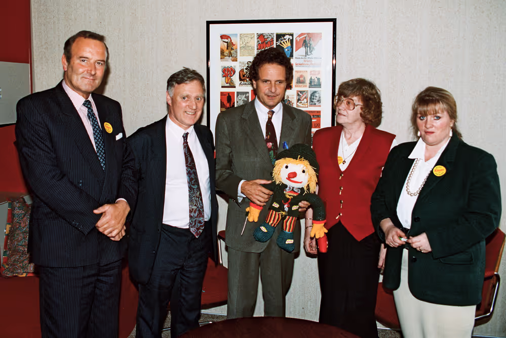Awareness to the closure of Paisley factories