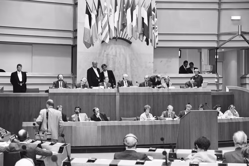 Plenary session in Brussels in September 1993. State of negotiations in GATT
