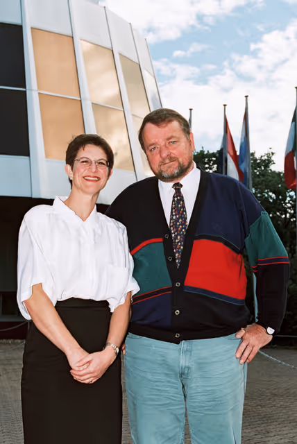 Fotografi 20: Freddy BLAK with guest in front of EP Building in Strasbourg