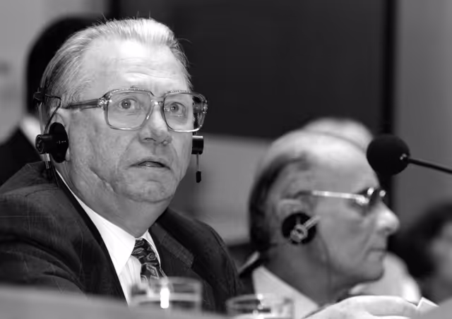Billede 2: MEP Johannes Wilhelm PETERS attends a plenary session in Brussels in September 1993