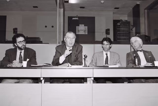Fotó 2: Belgian MEPs with a group of visitors in Brussels