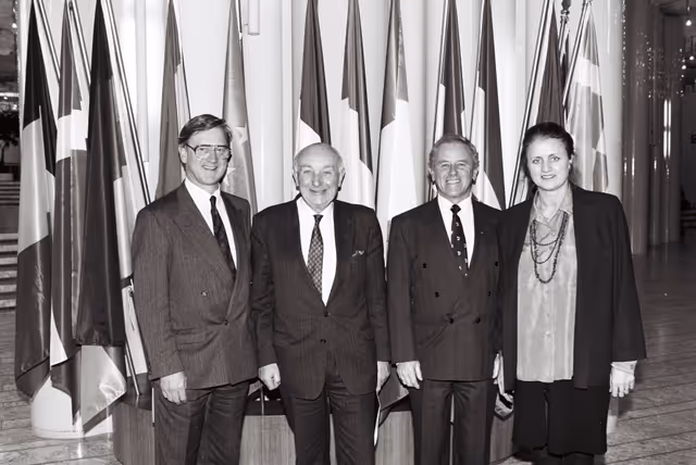 Fotagrafa 2: British MEPs with a guest