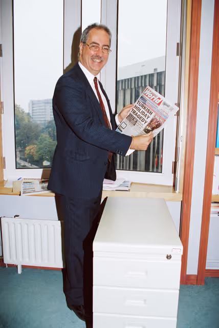 Fotografie 1: MEP Lyndon HARRISON in his office with an issue of Widnes World newspaper