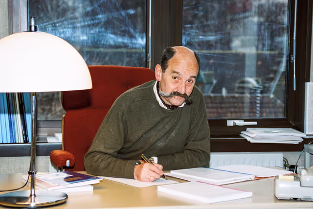 Fotografie 3: MEP Jean-Pierre RAFFIN at the European Parliament in Brussels